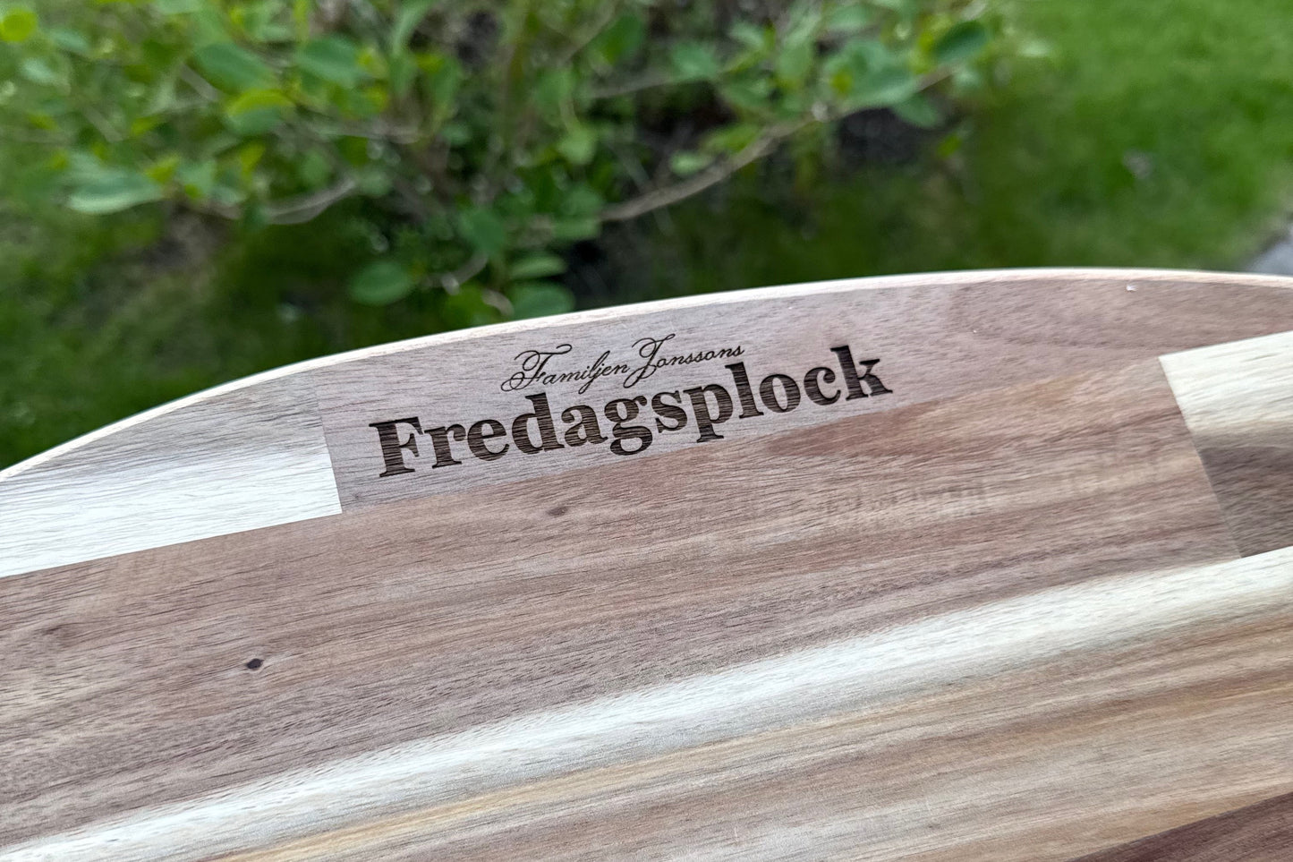 Stor serveringsbricka med egen gravyr 52x22cm
